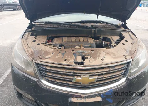 2015 Chevrolet Traverse Ls z USA, uszkodzony, nr VIN 1GNKVFKD8FJ368952